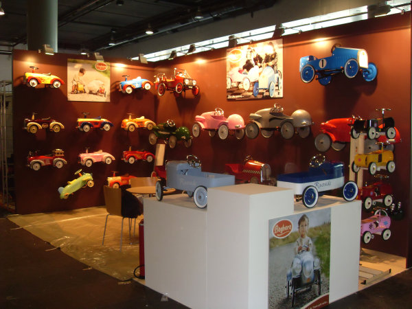 Kleiner Messestand f�r einen Spielzeughersteller von Tretautos
