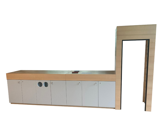 Objekteinrichtung Automatenverkleidung mit Arbeitsfl�che und Schr�nken