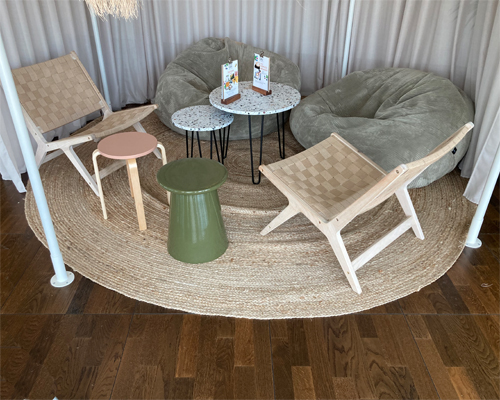 Loungecontainer, Container, Separee, Exklusivbereich, VIP, Kommunikationstheke, Terrazo Optik, Kunststeinplatte, Pagode, Vorhänge