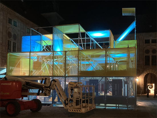 Freihstehender Open Space Messestand f�r das Bayrische Staatsministerium Wohnen, Bau und Verkehr auf der IAA Mobility 2021 vor der Staatskanzlei