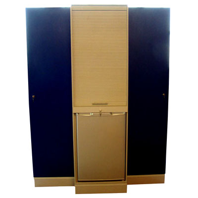 Messek�che Magnus mit Hochschr�nken, K�hlschrank und Arbeitsfl�che