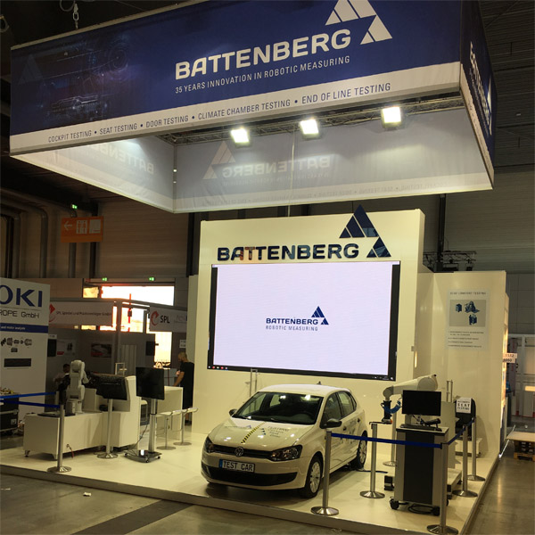 Messestand mit LED Wand ca. 2,4m hoch und ca 5m breit 48x48cm Module mit Aufl&ouml;sung nach Wunsch Unterschiedliche Modulgr&ouml;&szlig;en m&ouml;glich Stoffabh&auml;ngung beleuchtet Absperrst&auml;nder, Displays, Pr&auml;senter...