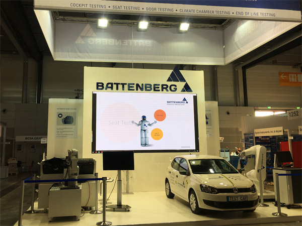 Messestand mit LED Wand ca. 2,4m hoch und ca 5m breit 48x48cm Module mit Aufl&ouml;sung nach Wunsch Unterschiedliche Modulgr&ouml;&szlig;en m&ouml;glich Stoffabh&auml;ngung beleuchtet Absperrst&auml;nder, Displays, Pr&auml;senter...