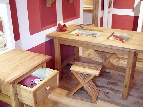 Museumsvitrine Mecklenburg Museumsm�bel, Ausstellungsm�bel, Objektm�bel Klappstuhl Mecklenburg, Kommoden, Tische, Pulte