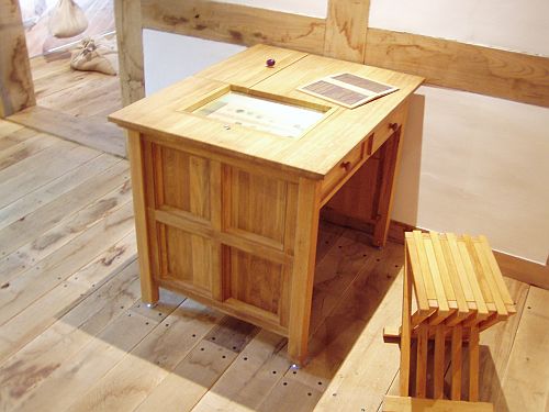 Museumsvitrine Mecklenburg Museumsm�bel, Ausstellungsm�bel, Objektm�bel Klappstuhl Mecklenburg, Kommoden, Tische, Pulte