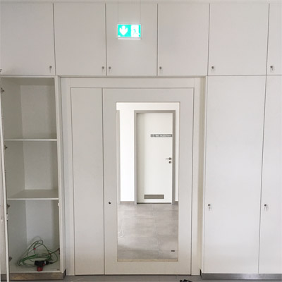 Objekteinrichtung Raumteiler in Schrankbauweise mit T�ren