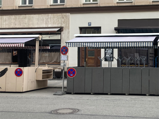 Schanigarten die Oase in der Stadt Konstruktion Transport Aufbau