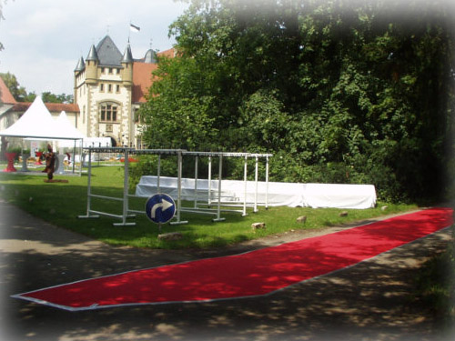 Au�enveranstaltung mit Pavillons, Stehtischbez�gen Easystretch, Bestuhlung, B�hnen, Podeste, Catering, Laufteppich